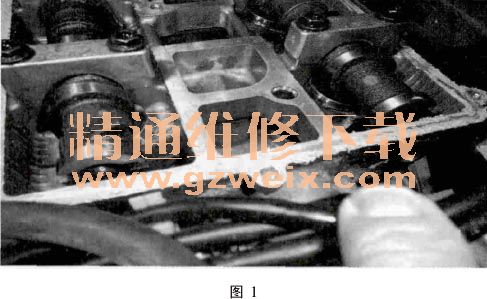 都没有做正时记号,如福克斯发动机采用双凸轮轴,由曲轴通过链条驱动